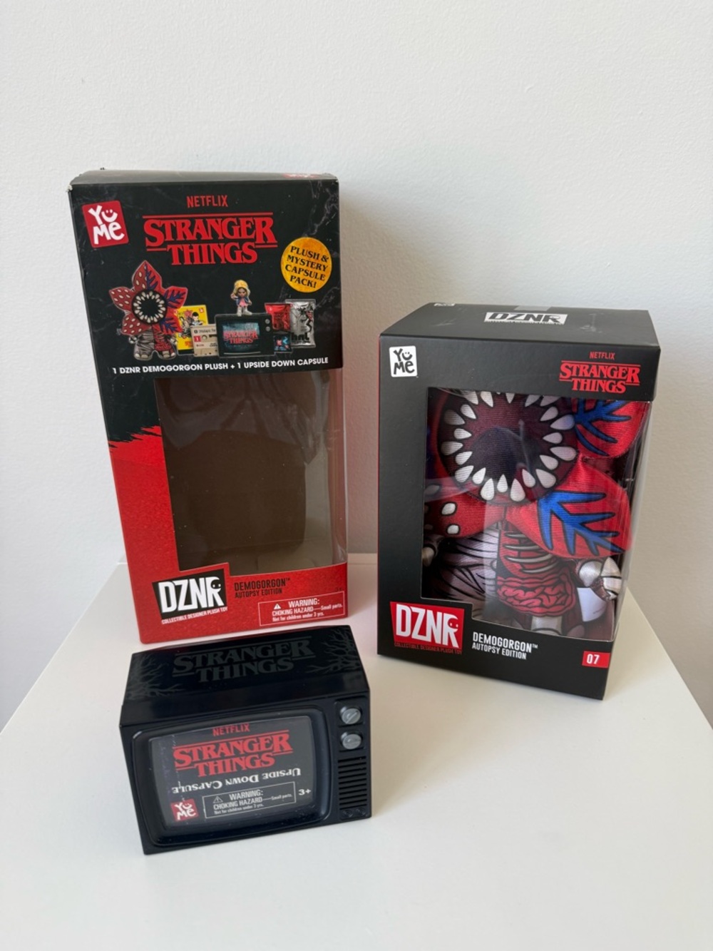 YuMe Stranger Things Demogorgon Autopsy Edition DZNR Plush & Capsule Damaged Box
